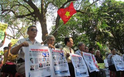 Chùm ảnh: Mít-tinh ở Huế yêu cầu Trung Quốc rút giàn khoan ra khỏi vùng biển Việt Nam
