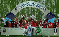 Chùm ảnh cầu thủ Arsenal vui sướng tột độ với chức vô địch FA Cup