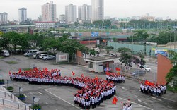 Học sinh Ams mít tinh phản đối Trung Quốc, xếp hình Tổ Quốc