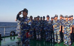 Thiêng liêng nghi lễ chào cờ Tổ quốc trên tàu Cảnh sát biển tại Hoàng Sa