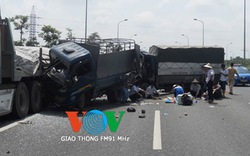 Tông xe liên hoàn trên Đại lộ Thăng Long, 4 người thương vong