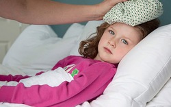 5 nhầm lẫn tai hại của phụ huynh khi trẻ sốt cao
