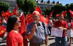 Người Pháp yêu Việt Nam nói gì khi tham gia biểu tình phản đối Trung Quốc?