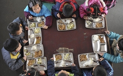 Trung Quốc: 109 trẻ mẫu giáo nhập viện vì ngộ độc