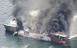 Vụ nổ tàu chở dầu Nhật Bản: Tận mắt thấy vòi rồng dập lửa