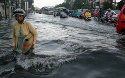 Sau cơn mưa chiều, Sài Gòn ngập nặng