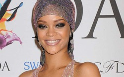 Rihanna &#34;tự hào&#34; nói về chiếc váy mặc mà như khỏa thân 