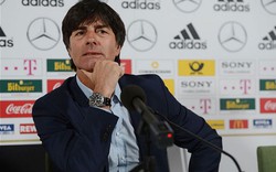 HLV Joachim Low tuyên bố cho Ronaldo “tắt điện”