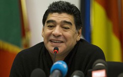 “Cậu bé vàng” Maradona tố FIFA “ăn chặn” tiền các đội tuyển