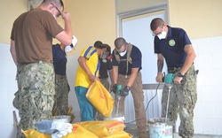 Đà Nẵng: Hải quân Hoa Kỳ giúp sửa trạm y tế phường