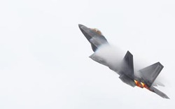 Vì sao J-20 Trung Quốc “sợ” mũ phi công mới của F-22 Mỹ?