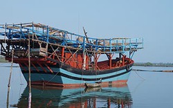 Tàu câu mực cùng 39 ngư dân Việt Nam bị Brunei bắt giữ