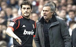 Mourinho gây ngạc nhiên khi bênh vực Casillas