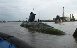 Toàn cảnh giải cứu tàu ngầm tấn công suýt lật do mắc cạn