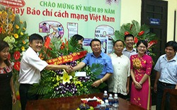 Thường trực Trung ương Hội Nông dân Việt Nam chúc mừng Báo NTNN 