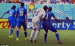 Xem lại tình huống “cẩu xực” của Suarez với Chiellini