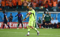 Hậu World Cup, Casillas “hết đất sống” ở Real