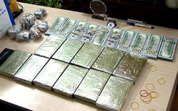 Bà lão 80 tuổi bị bắt quả tang mua bán 12 bánh heroin