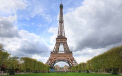 Tháp Eiffel giá bao nhiêu?