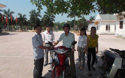 Thủ lĩnh nông dân được xã viên góp tiền tặng xe máy