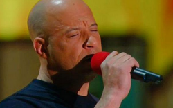 Vin Diesel hát tưởng niệm Paul Walker trên sân khấu MMA 2015