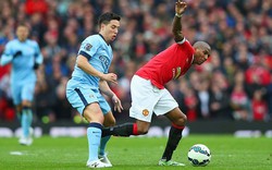 Ashley Young hạ mình vì M.U