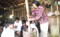 Tục cúng vòng đời lúa của người Gia Rai ở Kon Tum