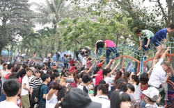 Nhà văn Nguyễn Thị Thu Huệ nói về việc leo rào tắm miễn phí ở CV Hồ Tây