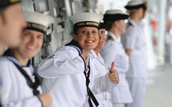 Anh: Sơ tán 25 nữ binh sĩ dính bầu trên tàu chiến