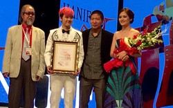 Thanh Duy Idol nhận giải nam diễn viên xuất sắc
