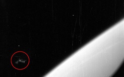 Đĩa bay lạ xuất hiện trong ảnh NASA 55 năm trước
