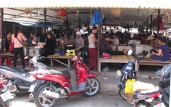  Chợ ngoại tệ biên giới Móng Cái