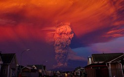 Chùm ảnh: Núi lửa “thức giấc”, nhuộm đỏ trời Chile 