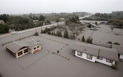 Chùm ảnh: Tro bụi núi lửa nhấn chìm các thành phố Chile