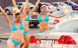 Trò đùa kỳ cục của dàn mẫu bikini rửa xe miễn phí