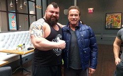 “Kẻ hủy diệt” Arnold Schwarzeneger chào thua “Quái vật”