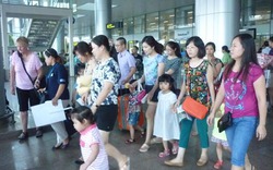 Du khách đổ về Đà Nẵng xem thi bắn pháo hoa quốc tế
