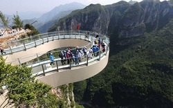 Trung Quốc khai trương lối đi bằng kính lớn nhất thế giới