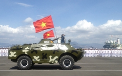 Ảnh: Duyệt binh mừng 60 năm thành lập Quân chủng Hải quân Việt Nam