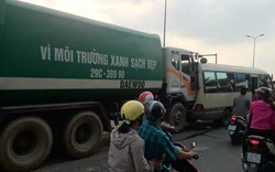Hà Nội: Xe chở rác tông liên hoàn 4 ô tô, 1 người nhập viện