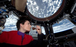 Phi hành gia uống cốc cafe đầu tiên trên vũ trụ