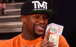 Đánh bạn gái cũ dã man, Mayweather sắp mất cả “núi tiền”?