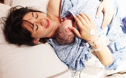 Xúc động khoảnh khắc mẹ lần đầu ôm con trong phòng sinh