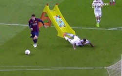 Ảnh chế Boateng bị Messi lừa bóng ngã chổng vó