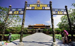 Kinh thành Huế rêu phong nhìn từ camera bay