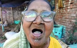 Cụ bà 92 tuổi ăn cát mỗi ngày trong suốt 82 năm