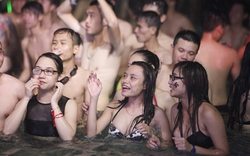 Thiếu nữ Hà thành nóng bỏng với tiệc bikini
