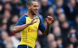 Walcott lập công, Arsenal thoát thua trước M.U