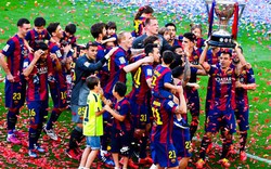 Chùm ảnh: Sao Barca phấn khích nâng cúp vô địch La Liga