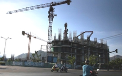Xây cao ốc ở biển Nha Trang: Thủ tướng duyệt một đằng, Khánh Hòa quyết một nẻo
